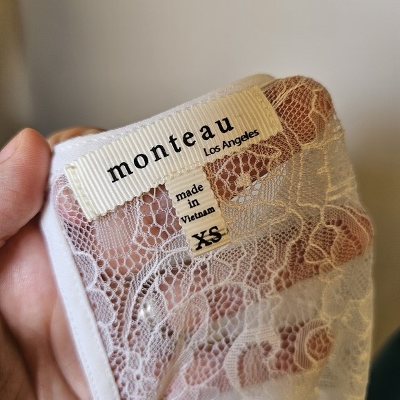 👍Monteau Los Angeles white chiffon and lace short sleeve blouse top size XS US. - Picture 4 of 5